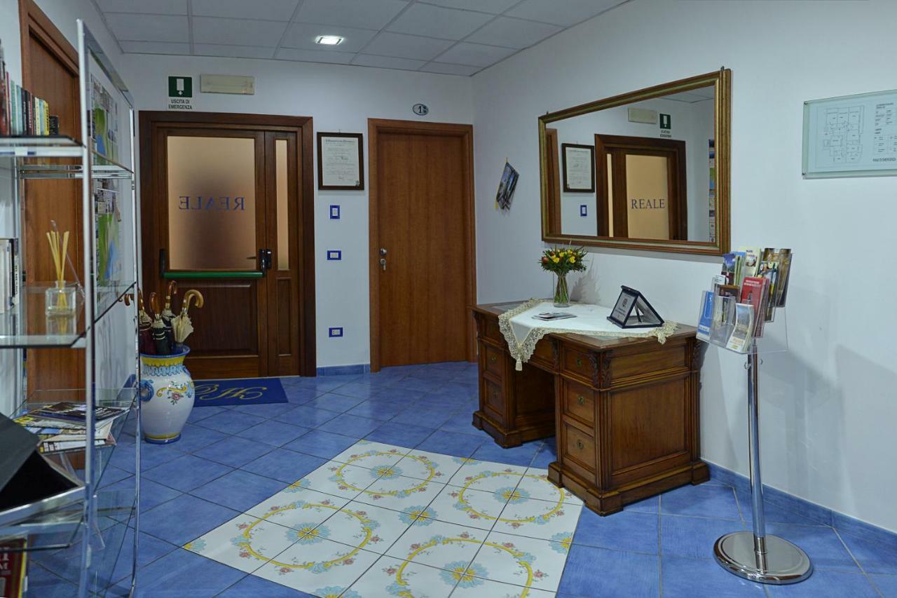 Hotel Pensione Reale Maiori Exteriör bild